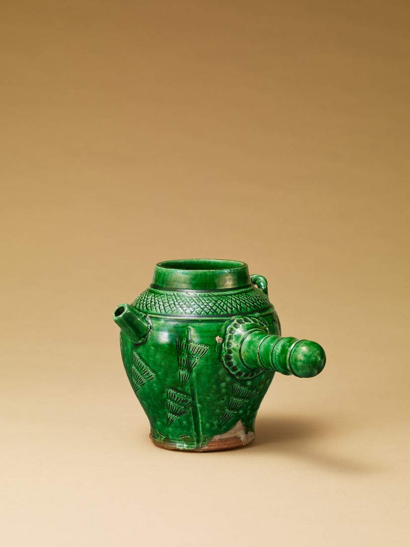 A GREEN-GLAZED HANDLED EWER (1 of 1)