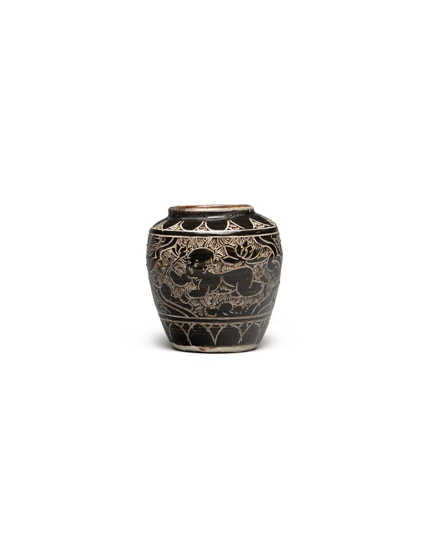 A 'CIZHOU' BLACK-GLAZED 'CHILDREN' JAR: 品名(title):宋 磁州窯黑釉刻花嬰戲小罐(茶入)。年代(Age): SONG （960-1279 A.D.A