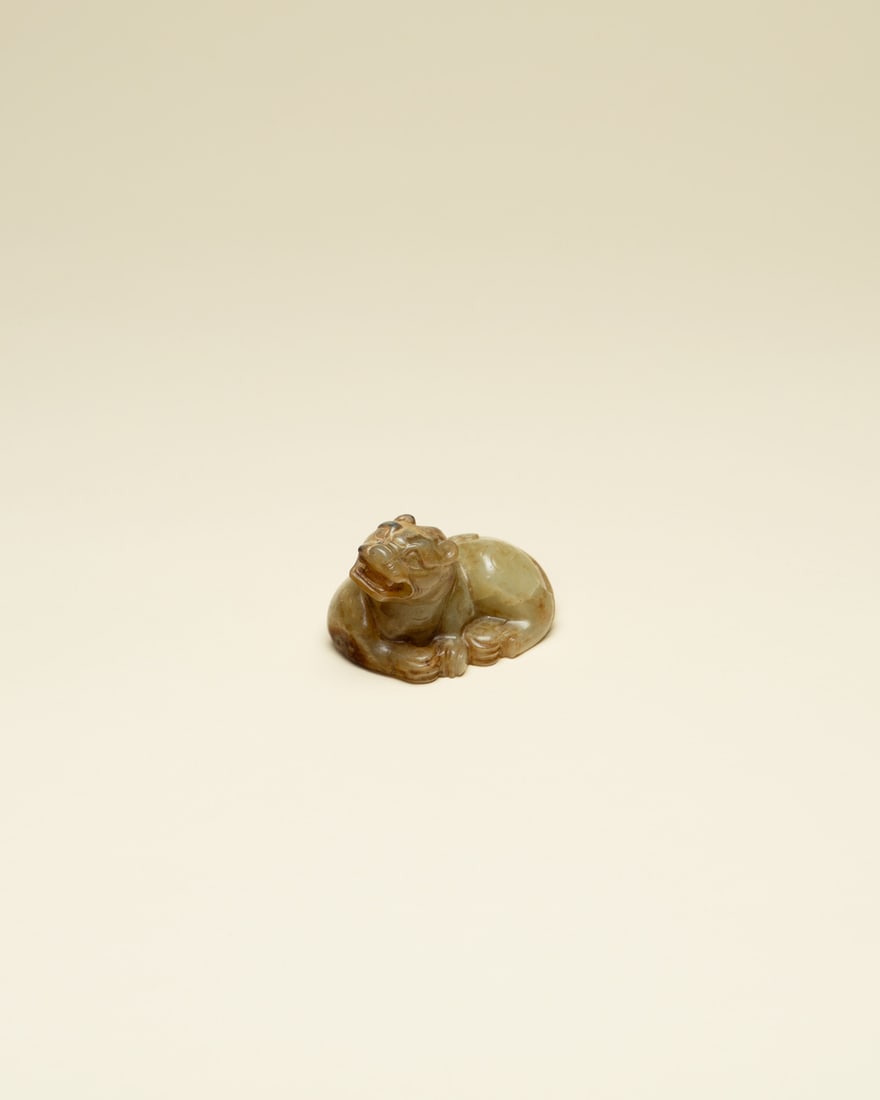 A WHITE JADE LEOPARD-FORM WEIGHT (1 of 2)