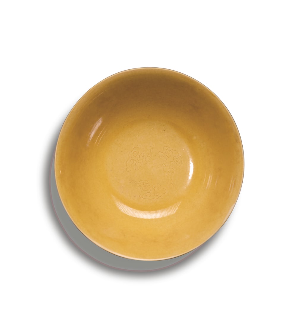 A YELLOW-GLAZED 'DRAGON' BOWL, CHENGHUA MARK (1 of 2)