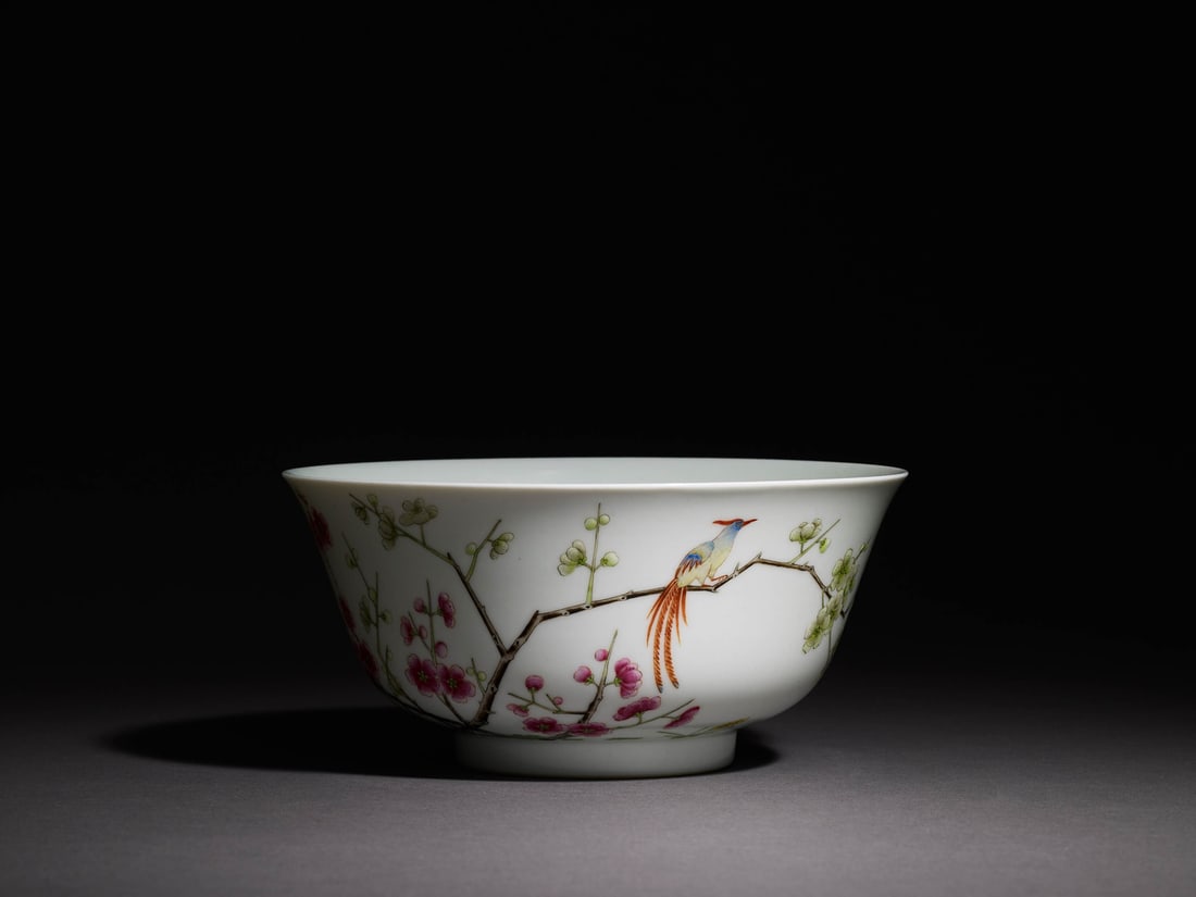 A FAMILLE-ROSE 'FLORAL AND BIRD' BOWL, MARK AND PERIOD OF DAOGUANG: 品名(title):清道光 「大清道光年製」款粉彩花鳥碗。年代(Age): DAOGUANG