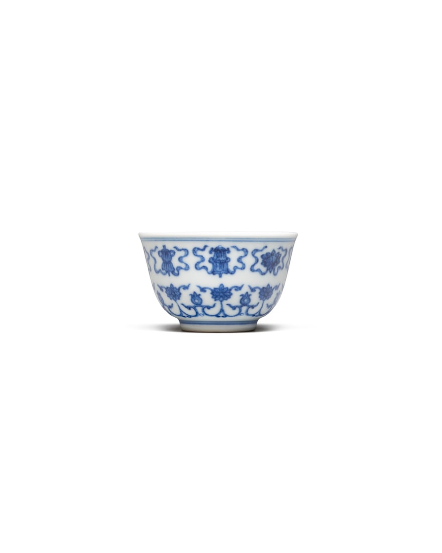A SMALL BLUE AND WHITE 'BAJIXIANG' CUP (1 of 3)