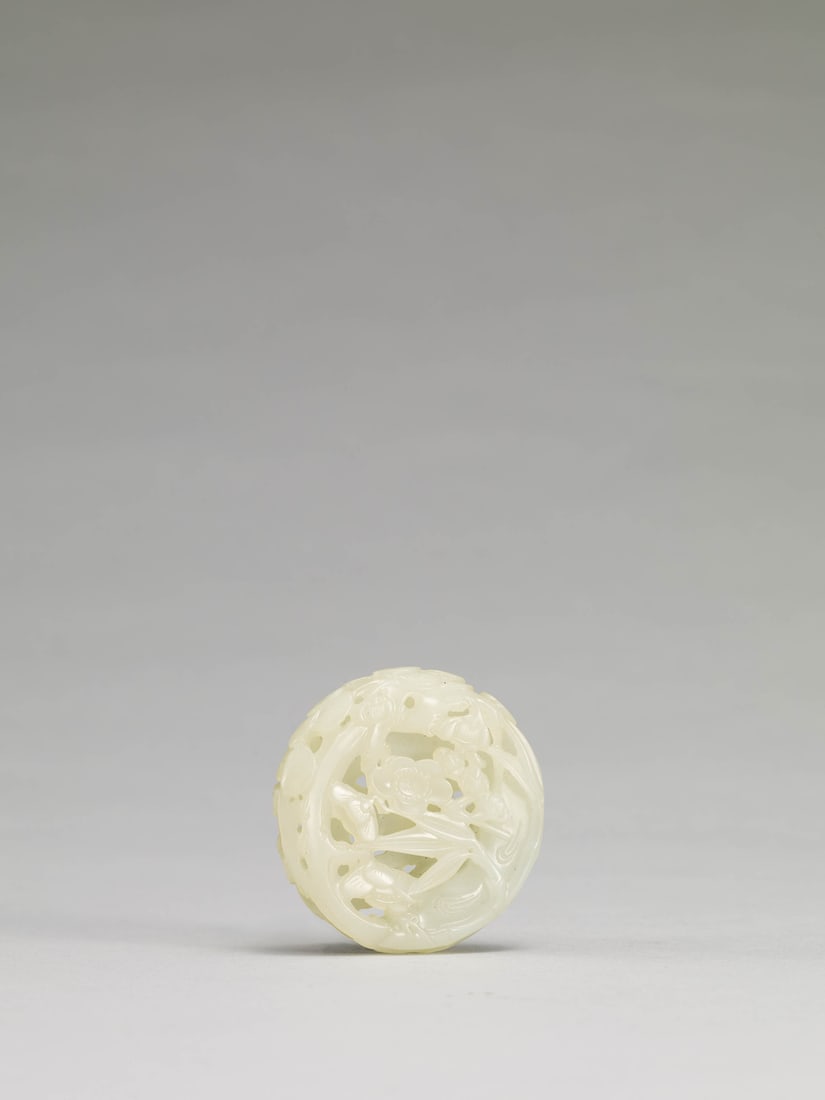A WHITE JADE PLAQUE: 品名(title):清 白玉鏤雕歲寒三友牌飾。年代(Age): QING (1644-1911 A.D.)。 尺寸:5.5 cm Di