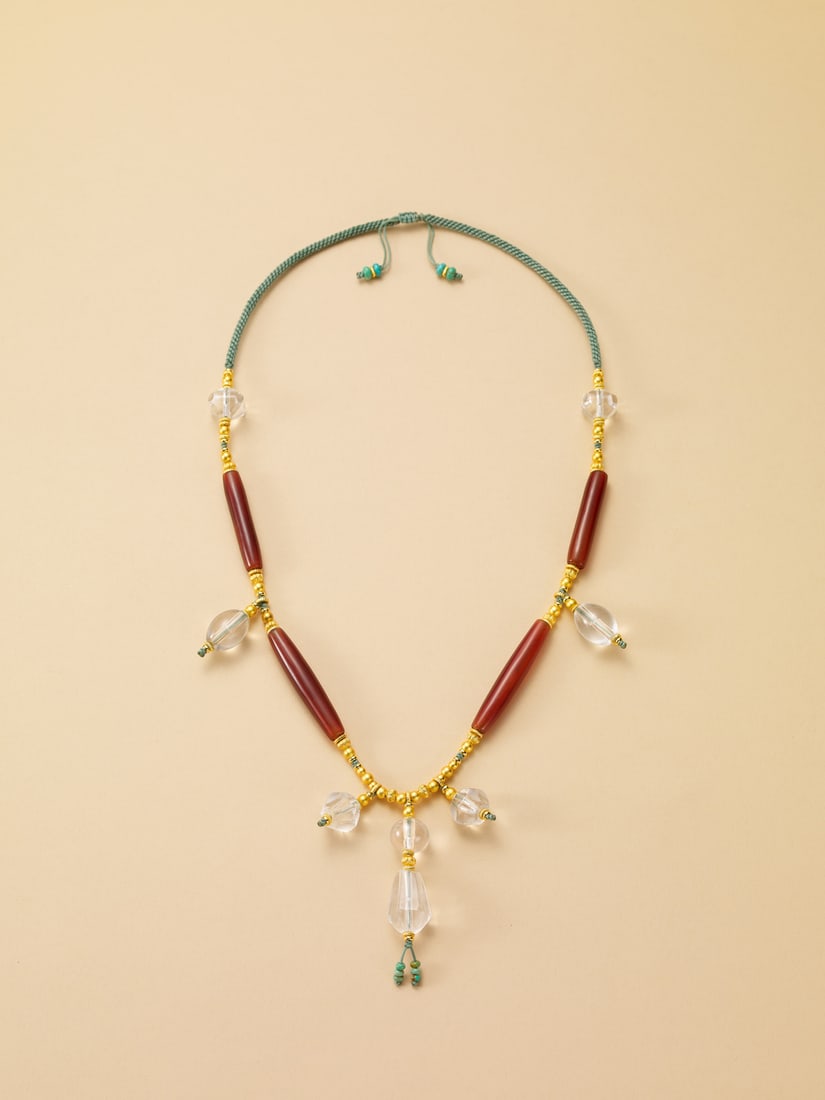A CARNELIAN AND ROCK CRYSTAL NECKLACE (1 of 1)