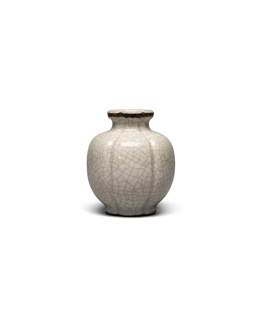 A GE-TYPE PENTA-LOBED BOTTLE VASE (1 of 3)