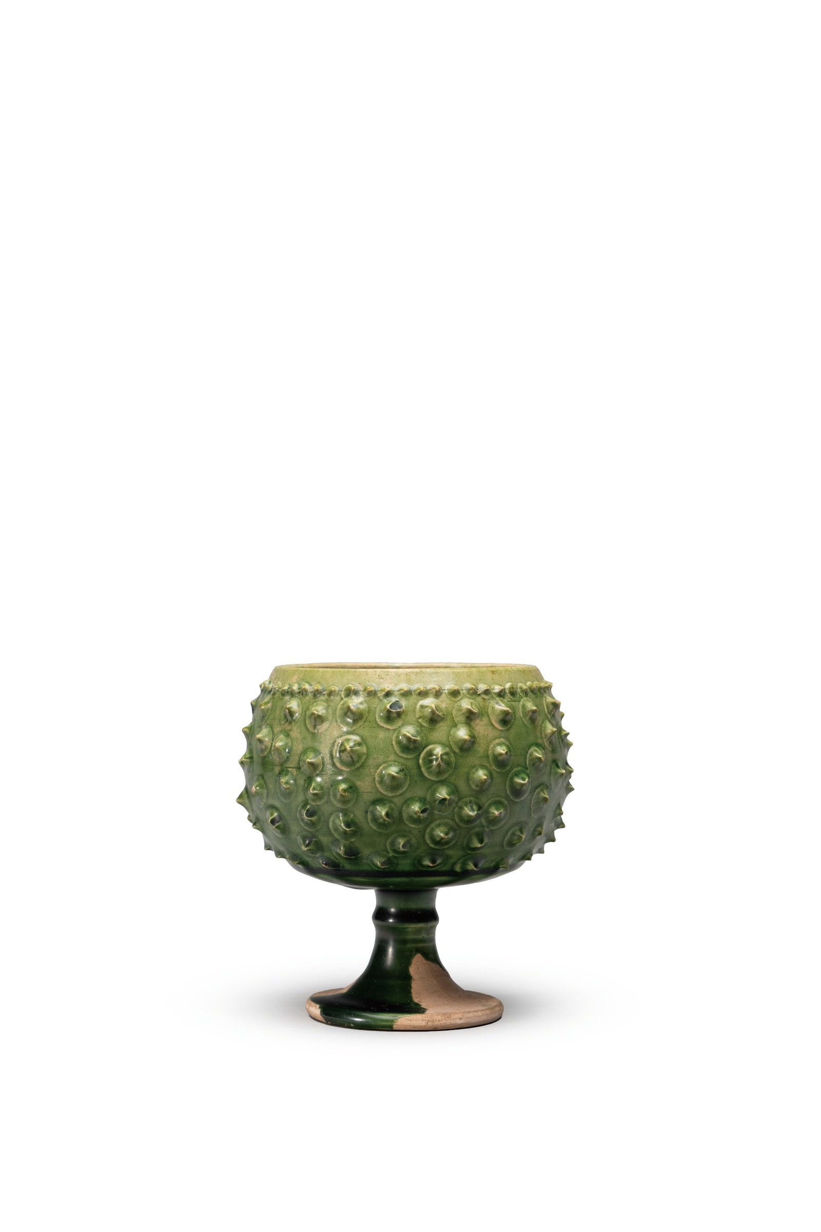 A GREEN-GLAZED CUP: 年代(Age):NORTHERN QI(550-577 A.D.) 。尺寸(Size):9 cm Height。 來源：台灣資深藏家舊藏。