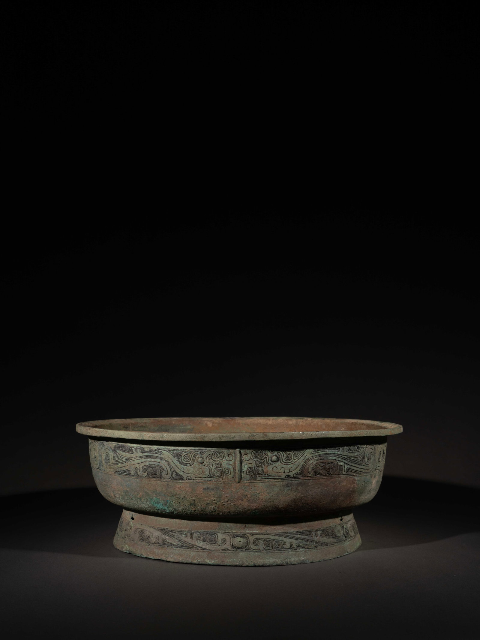 A BRONZE RITUAL WATER VESSEL, PAN (1 of 6)
