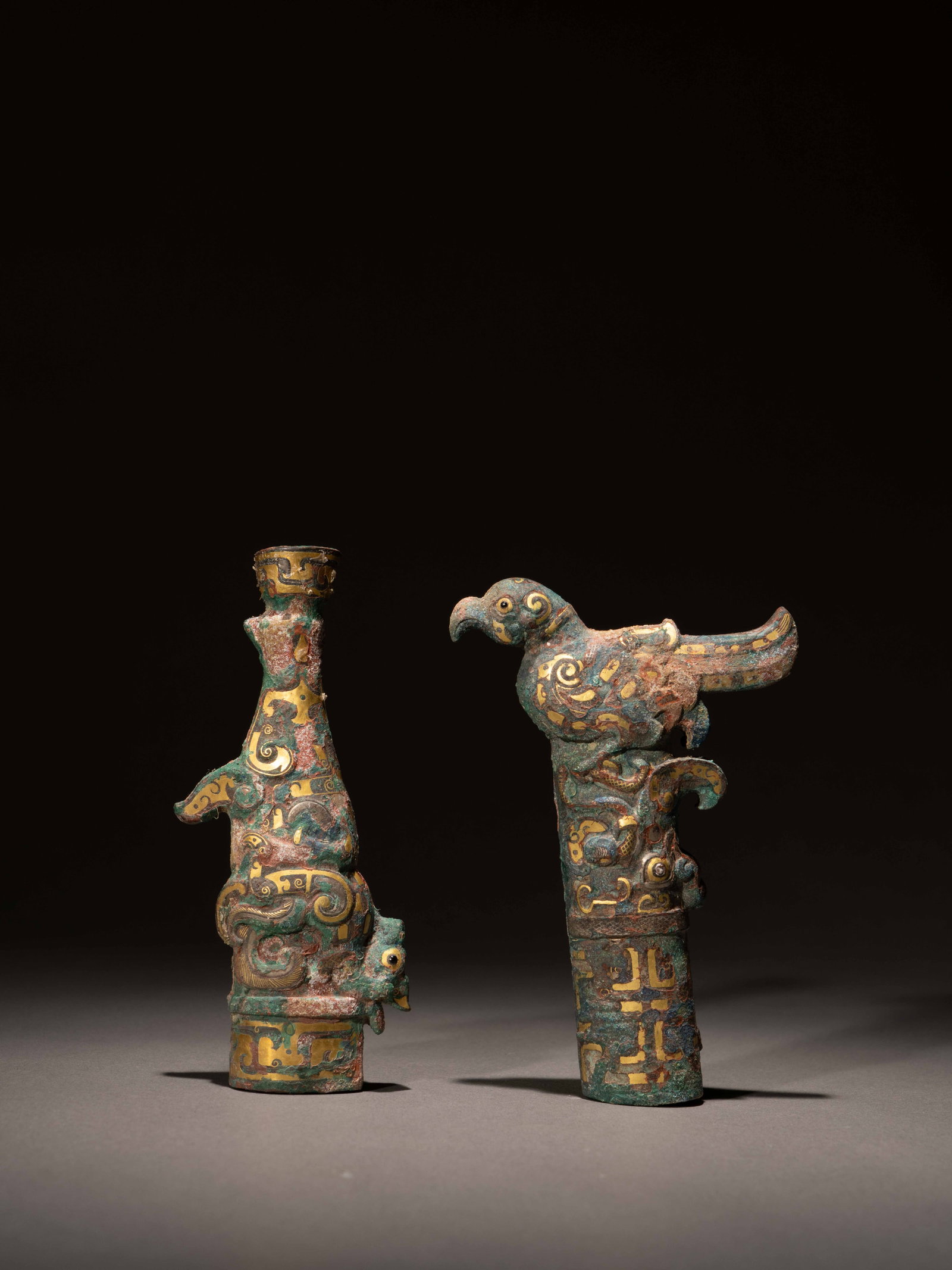 A GROUP OF GOLD AND SILVER-INLAID BRONZE FERRULES: 年代(Age):HAN(206 B.C.-220 A.D.) 。尺寸(Size):12.2 cm Height / 12.4 cm Height。