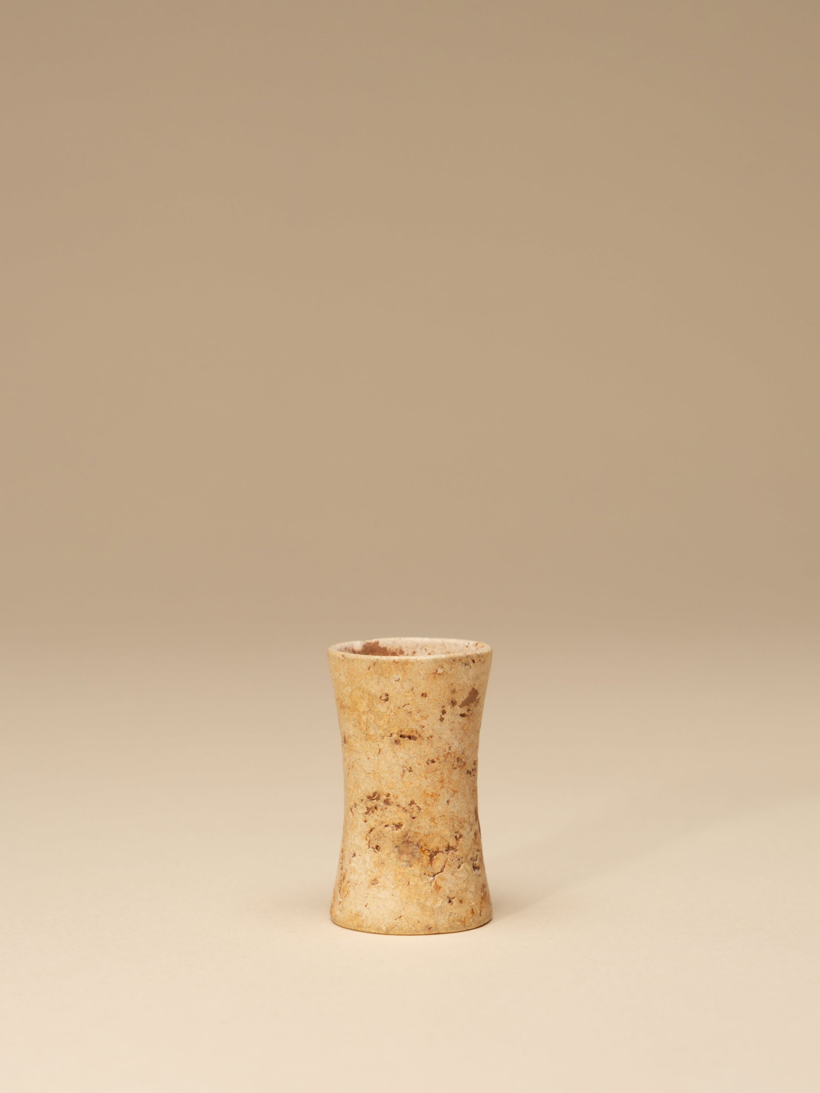 A JADE BEAD: 年代(Age):BEFORE SHANG 。尺寸(Size):4.9 cm Height。