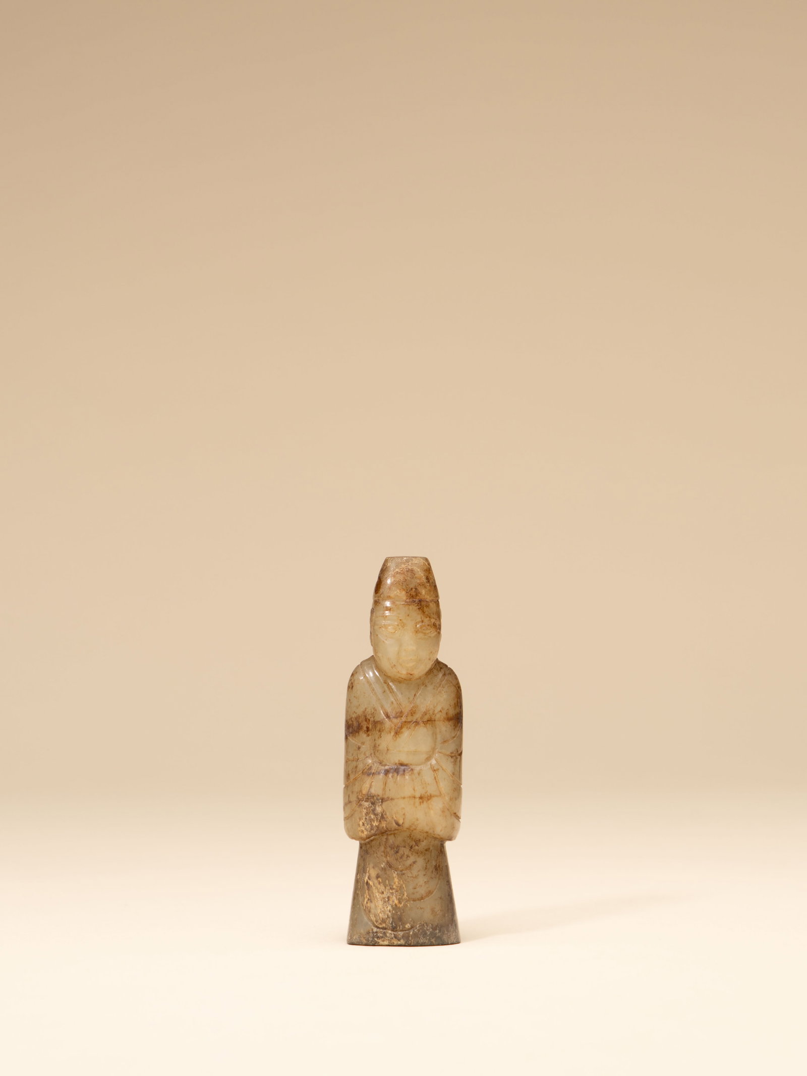 A JADE 'FIGURAL' PENDANT: 年代(Age):WARRING STATES PERIOD(475-221 B.C.) 。尺寸(Size):8.4 cm Height。
