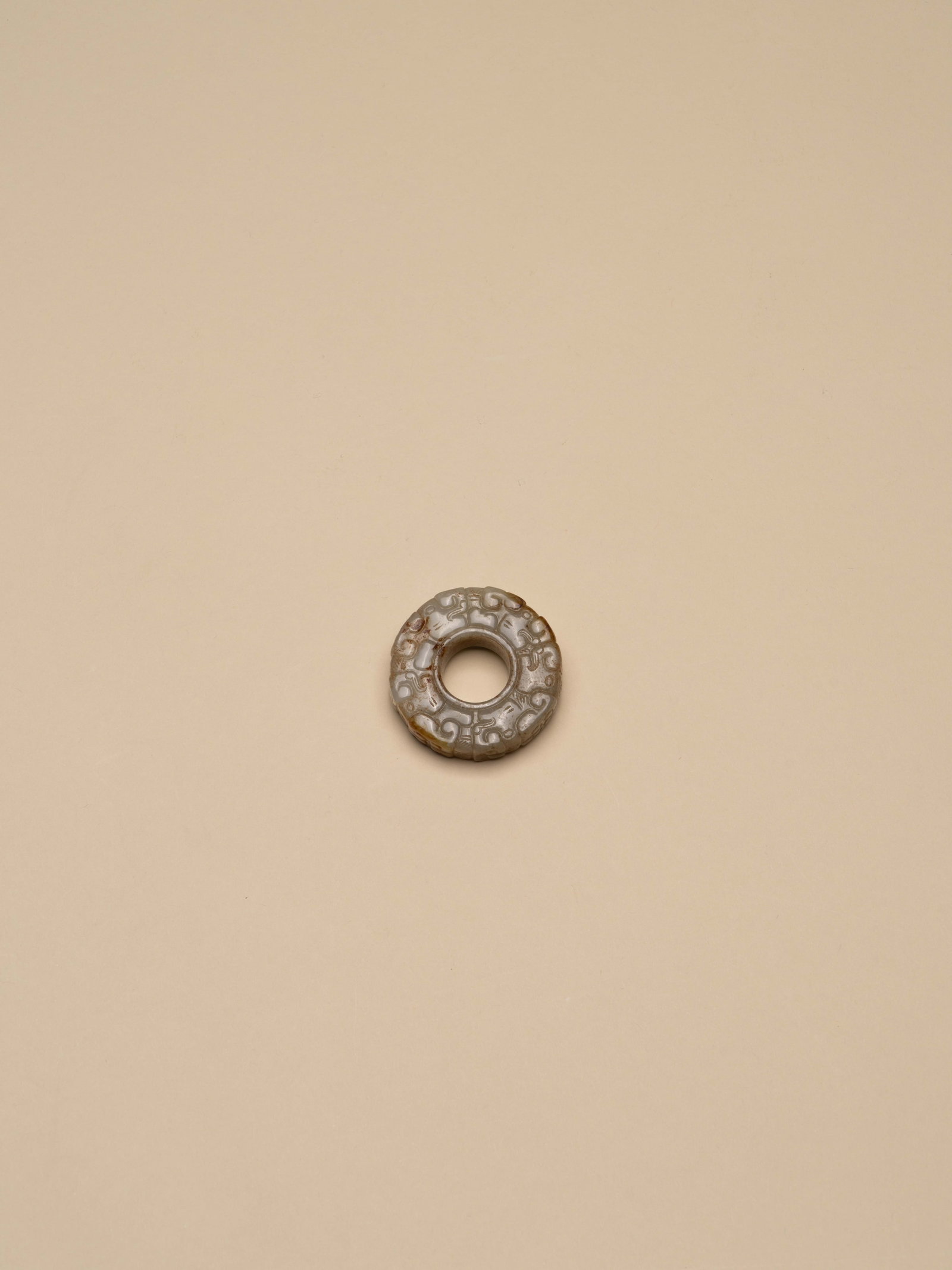 A JADE 'BEAST' DISC, BI: 年代(Age):HAN(206 B.C.-220 A.D.) 。尺寸(Size):4.8 cm Diameter。