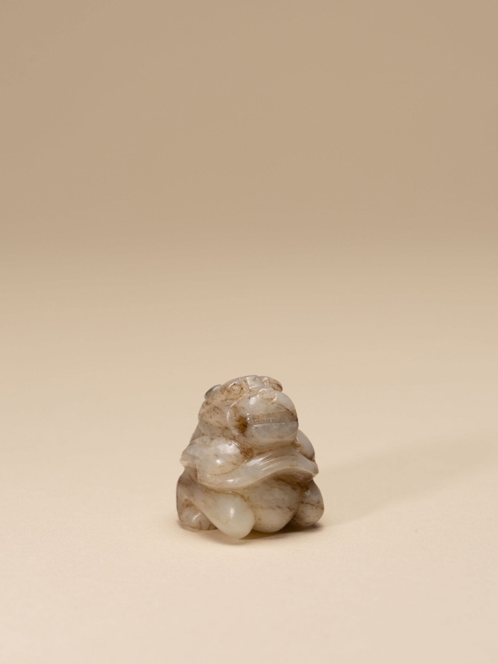 A JADE FIGURE OF LION: 年代(Age):HAN(206 B.C.-220 A.D.) 。尺寸(Size):3.3 cm Height。