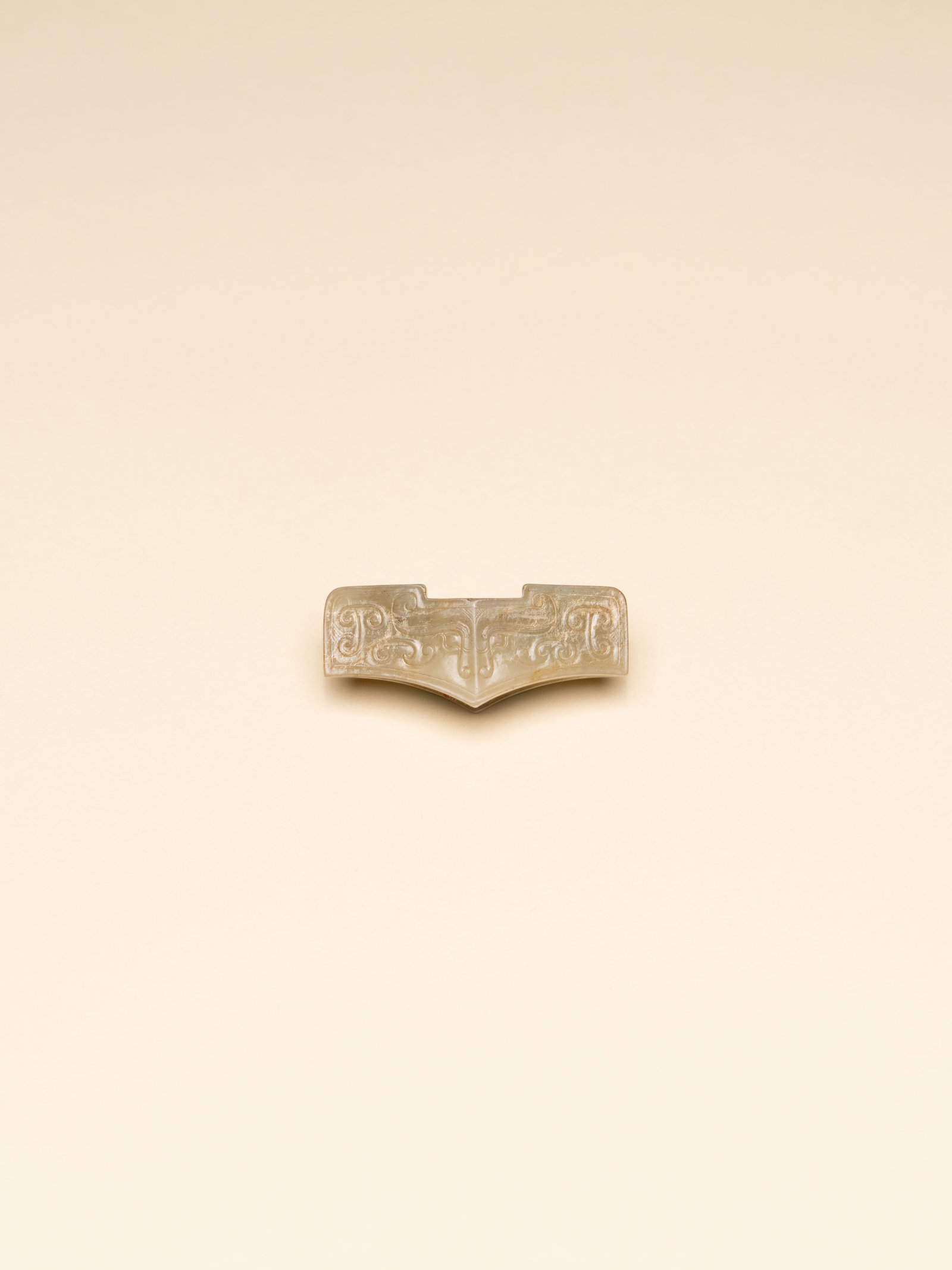 A JADE SWORD GUARD: 年代(Age):HAN(206 B.C.-220 A.D.) 。尺寸(Size):6 cm Width, 2.6 cm Height。