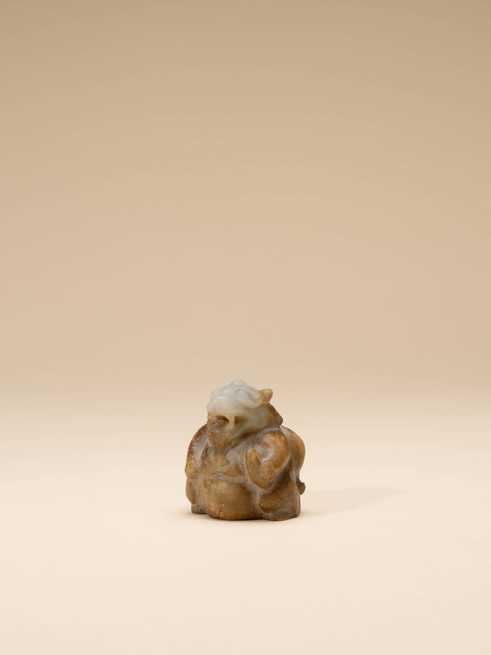 A JADE BIXIE: 年代(Age):HAN(206 B.C.-220 A.D.) 。尺寸(Size):4.4 cm Height。