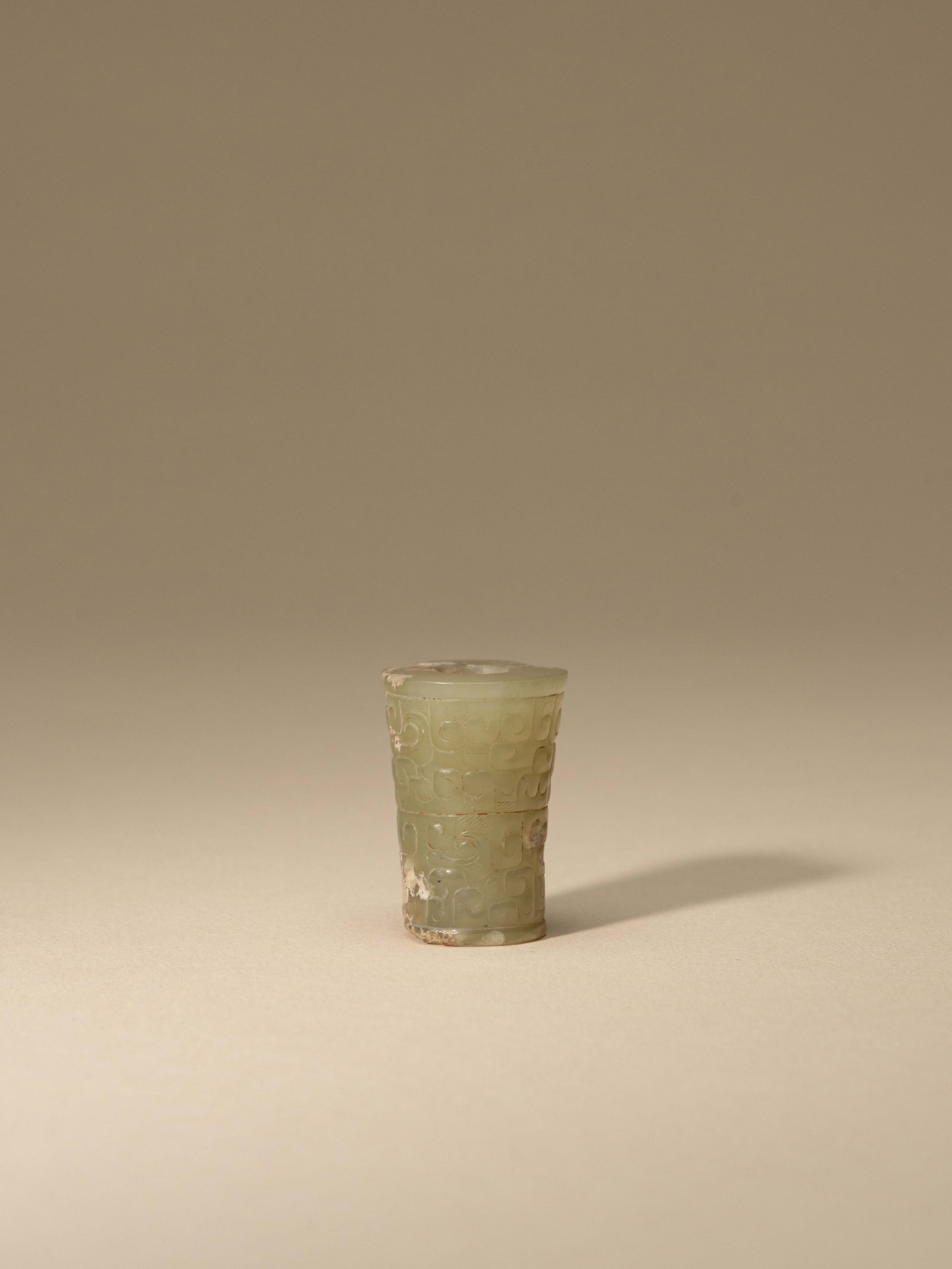 A WHITE JADE BEAD: 年代(Age):WARRING STATES PERIOD(475-221 B.C.) 。尺寸(Size):2.8 cm Height。