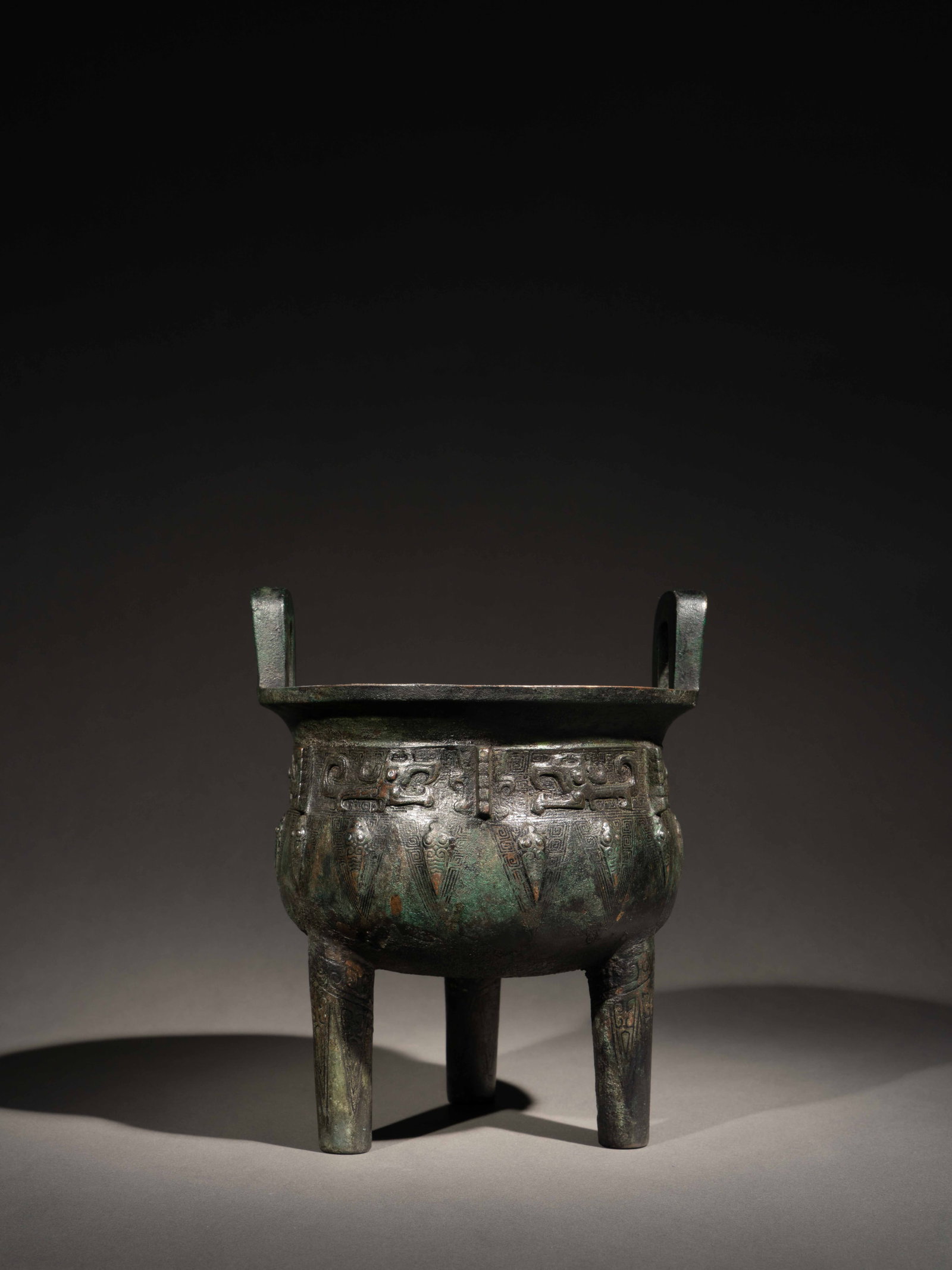 A BRONZE RITUAL FOOD VESSEL, DING (1 of 6)
