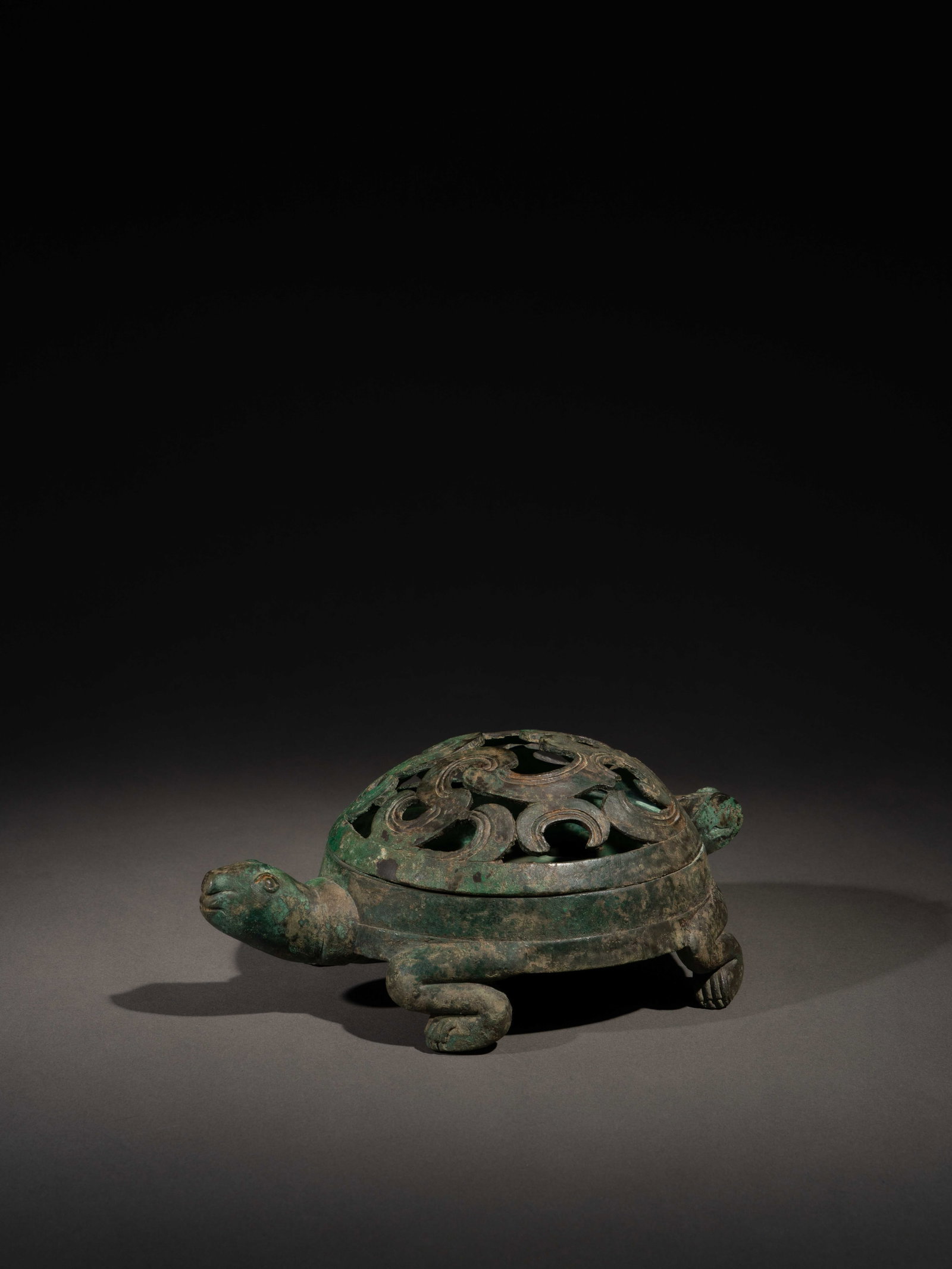 A BRONZE 'TURTLE' CENSER: 年代(Age):HAN(206 B.C.-220 A.D.) 。尺寸(Size):21.5 cm Length, 9 cm Height。