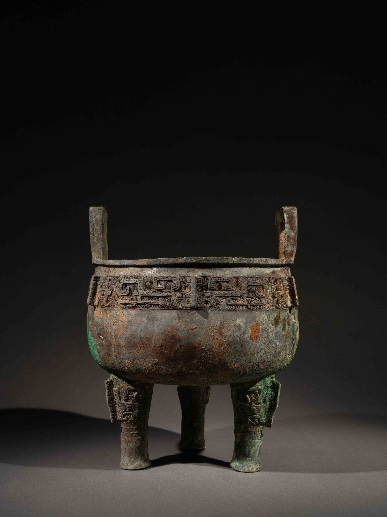 A BRONZE RITUAL FOOD VESSEL, DING (1 of 5)