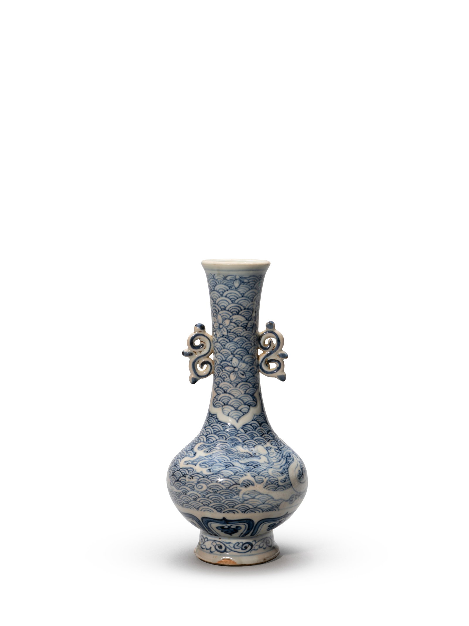 A BLUE AND WHITE 'DRAGON' HANDLED VASE: 年代(Age):YUAN(1271-1368 A.D.) 。尺寸(Size):16.5 cm Height。