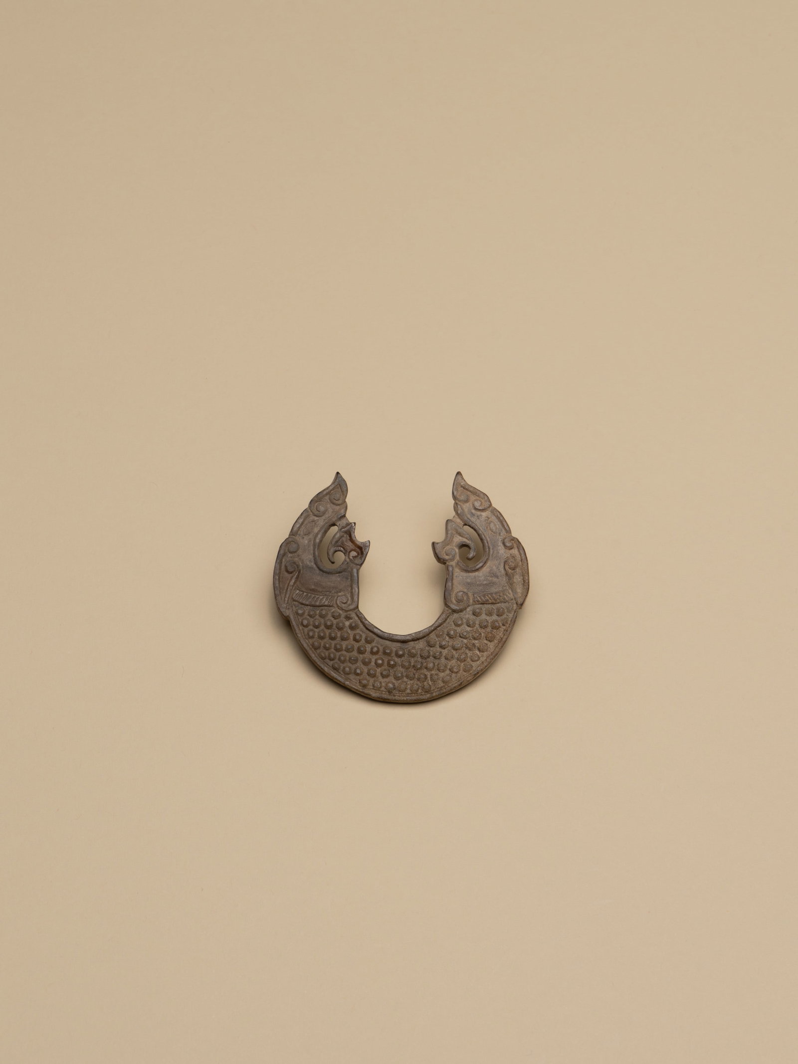 A JADE 'DRAGON' PENDANT: 年代(Age):BEFORE MING 。尺寸(Size):7.4 cm Length。