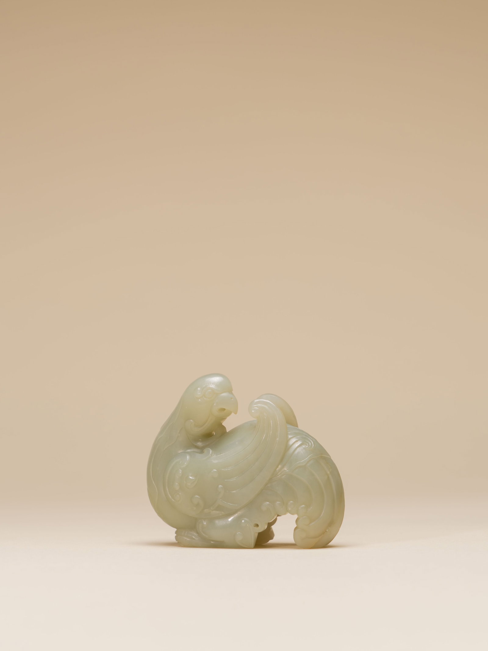 A JADE FIGURE OF A PHOENIX: 年代(Age):QING(1644-1911 A.D.) 。尺寸(Size):8.2 cm Length, 6.8 cm Height。
