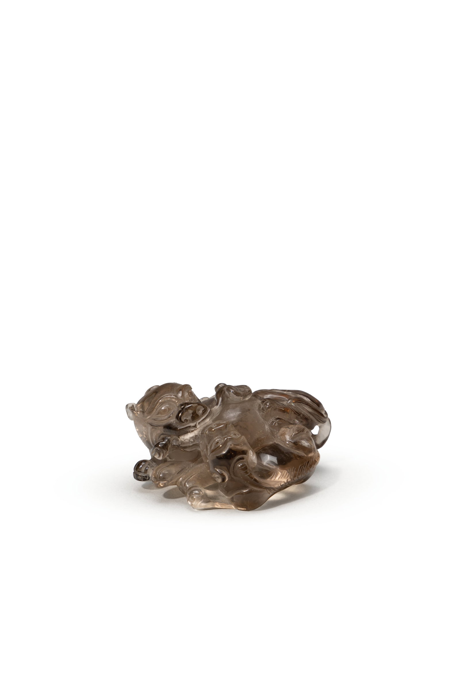 A CRYSTAL CARVING OF LIONS: 年代(Age):QING(1644-1911 A.D.) 。尺寸(Size):7 cm Length, 3.5 cm Height。