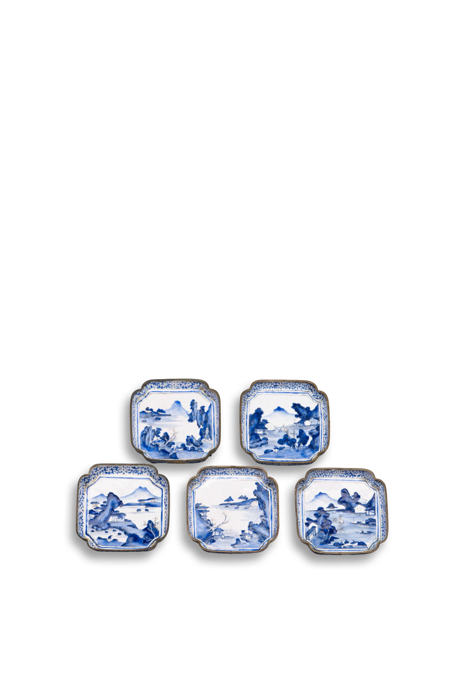 A GROUP OF PAINTED ENAMEL PLATES: 年代(Age):QING(1644-1911 A.D.) 。尺寸(Size):9.5×9.5 cm (each)。款：「賞心」。
