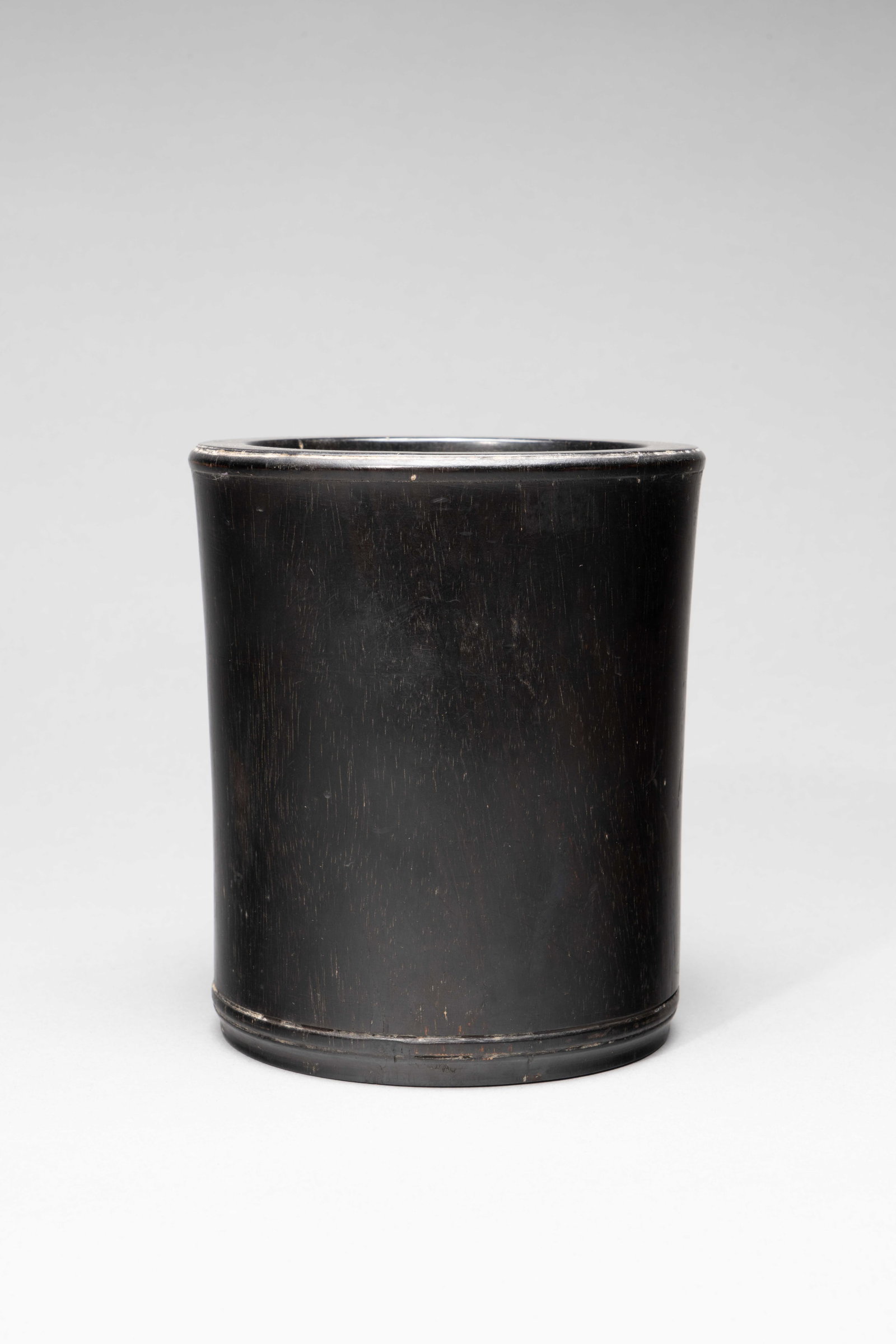 A ZITAN BRUSHPOT: 年代(Age):19TH CENTURY 。尺寸(Size):15.3 cm Height。