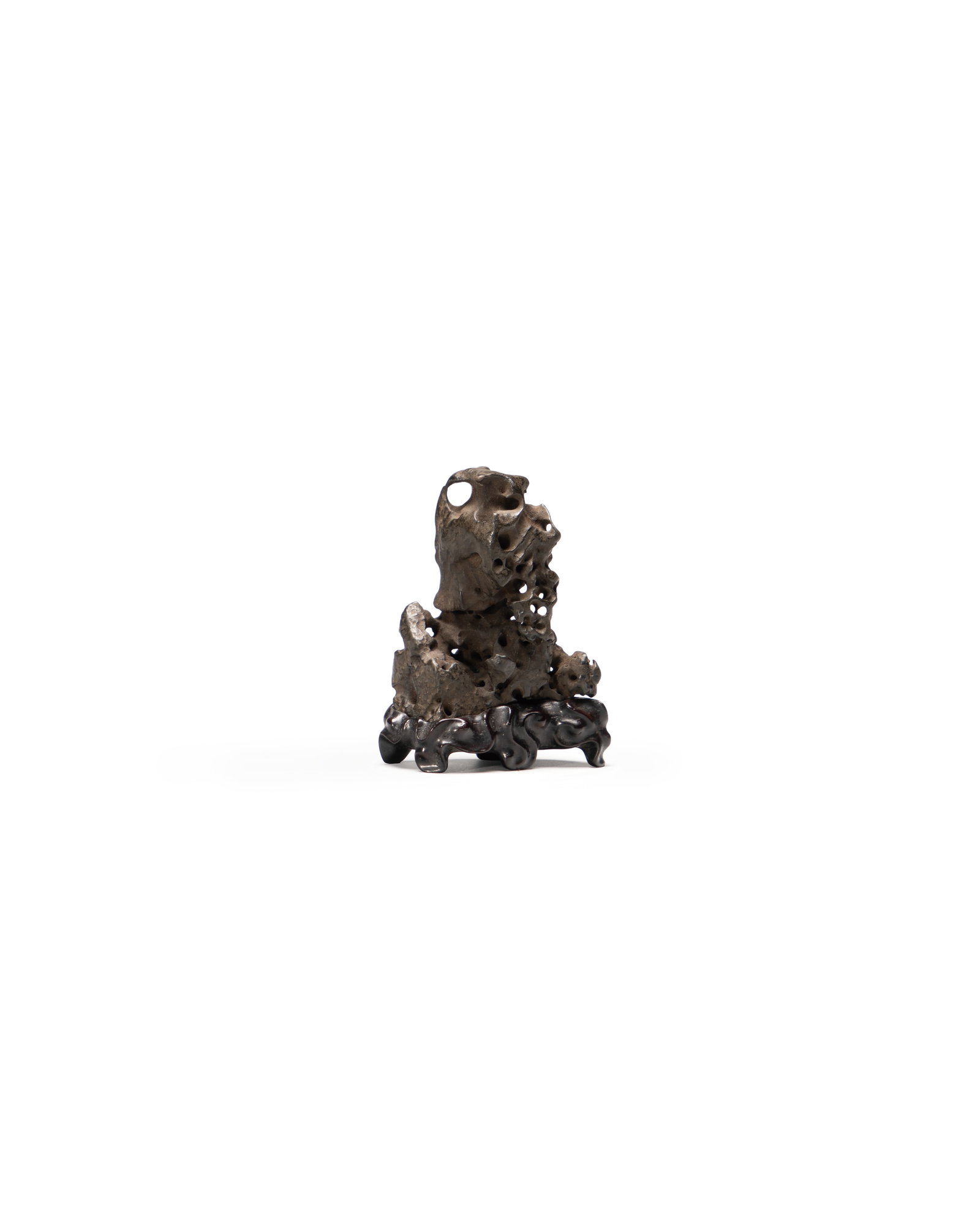 A STONE MOUNTAIN BOULDER WITH A ZITAN STAND: 年代(Age):20TH CENTURY 。尺寸(Size):(含底座)6.6 cm Height。