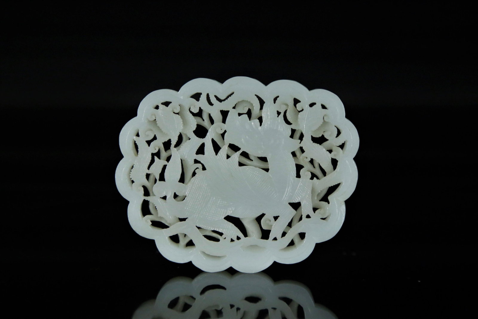 A white jade pendant: A white jade pendant Chinese Ming dynasty Size:7.5cmX6.5cm(1in=2.54cmï¼‰