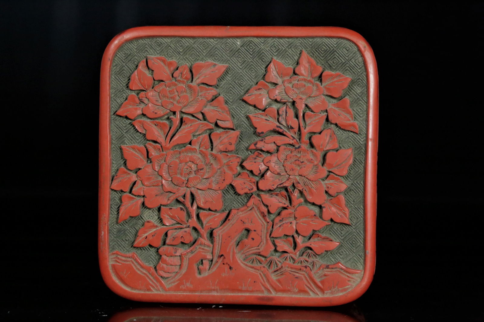 A cinnabar lacquer box: A cinnabar lacquer box Chinese Qing dynasty Size:13.5cmx5.5cm(1in=2.54cmï¼‰