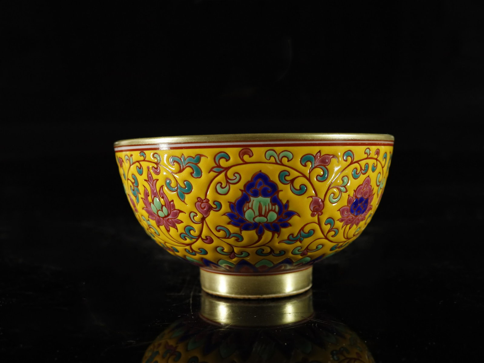A yellow-ground wucai painted gold 'flower' bowl: A yellow-ground wucai painted gold 'flower' bowl Chinese Ming Dynasty Mark of XuanDe Size:11cmx6cm