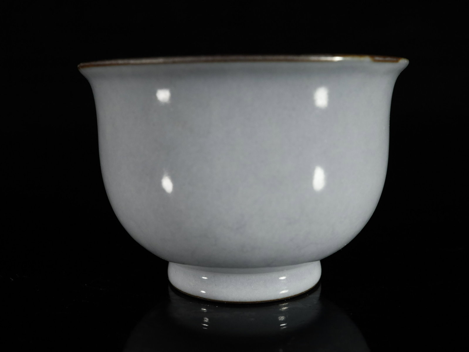 A Fine and Delicate Grey-Glazed Bowl: A Fine and Delicate Grey-Glazed Bowl Chinese Ming Dynasty Size:8.8cmx6.3cm