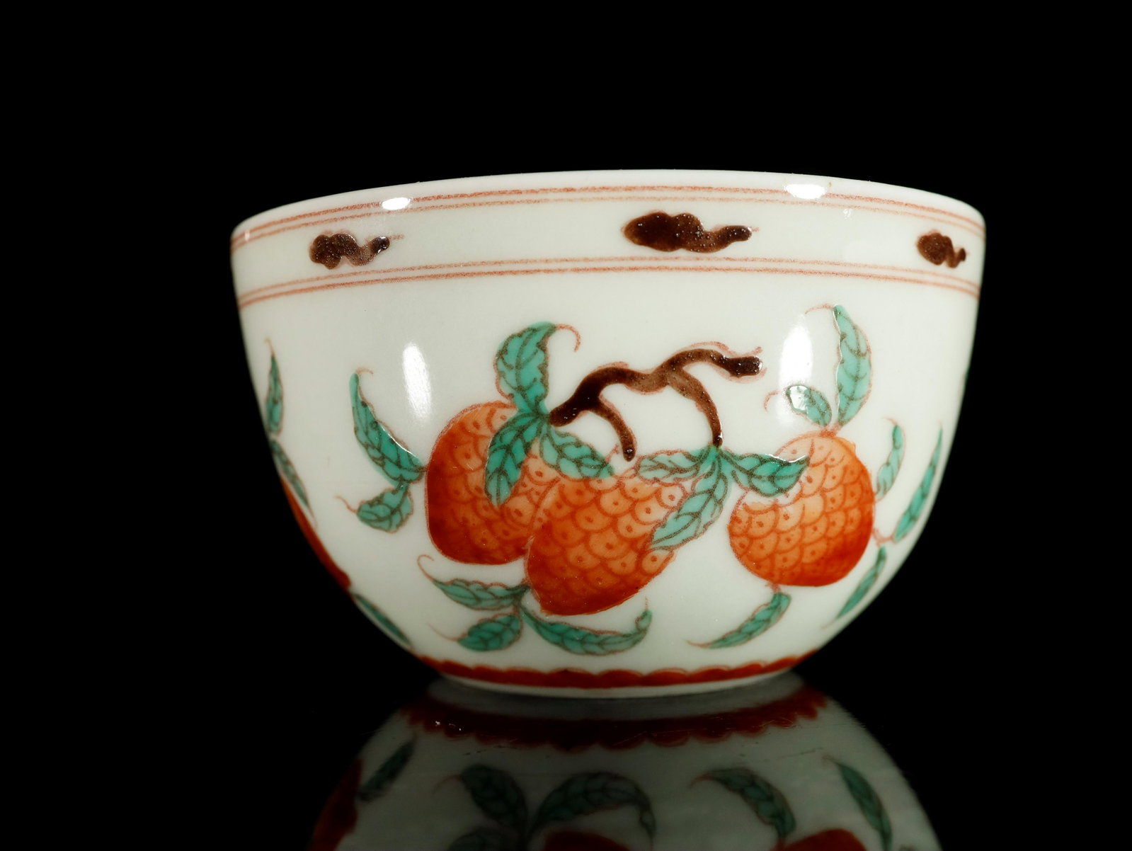 A Rare and Exquisite Wucai 'Flower' Cup: A Rare and Exquisite Wucai 'Flower' Cup Chinese Ming Dynasty Mark of Chenghua Six-character and of the Period(1465-1487) Size:8.5cmx5cm