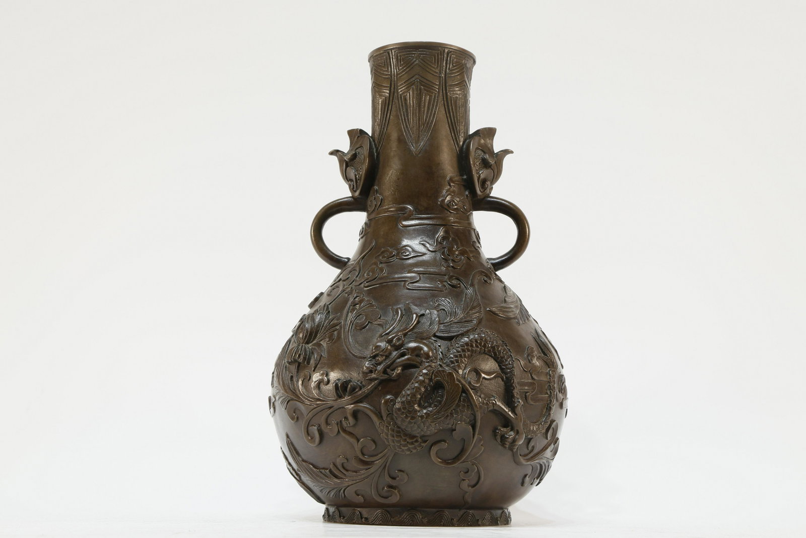 A gorgeous dragon patterns bronze vase: A gorgeous dragon and flora patterns bronze vase, 18th century, Qianlong period of Chinese Qing Dynasty. Size: 20cmx31cm