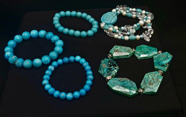 Collection of Turquoise Color Bracelets: Collection of 5 Turquoise color theme brackets stone, glass beads