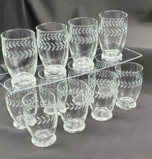 Vintage Bloopie Juice Glasses: Vintage set of 12 Anchor Hocking Bloopie Juice Glasses. Lavender leaf etched design. Gorgeous to dress up your dining table to impress your guests!