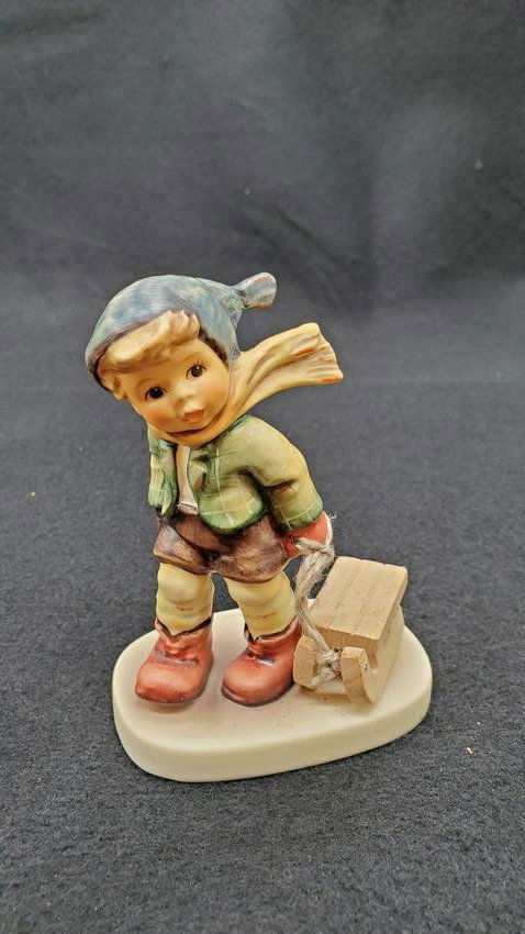 Hummel Winter Sleigh Ride 4" tall 2047  Exclusive (1 of 1)