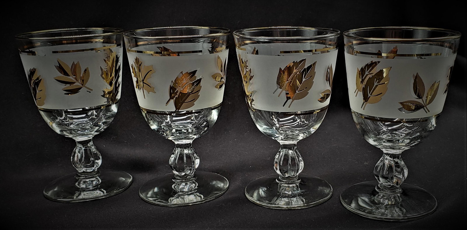 Libbey Gold Leaf Foliage Wine Glasses: Libbey Gold Leaf Foliage Wine Glasses set of 4, no cracks or chips