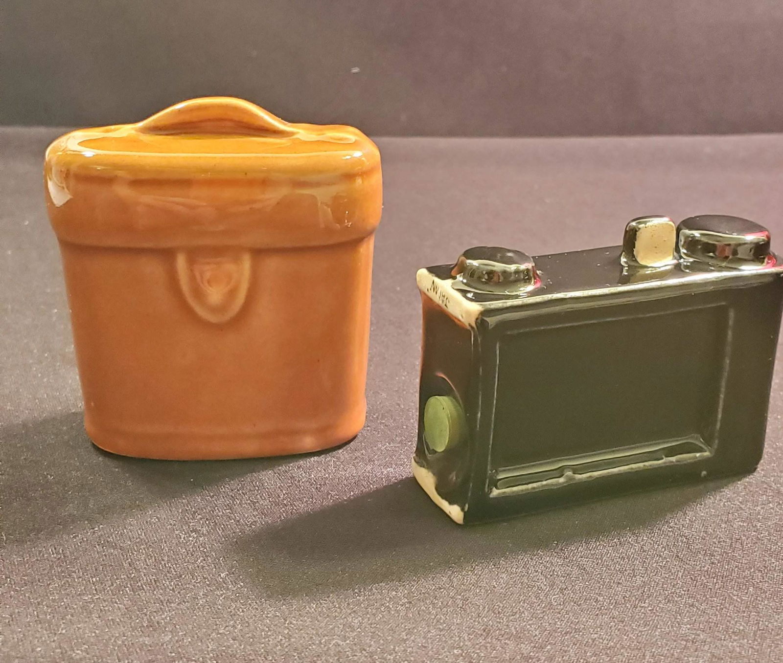 Vintage Camera + case salt and pepper shaker (1 of 1)
