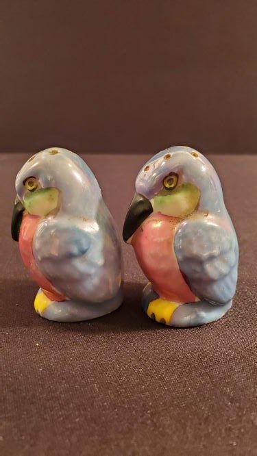 Vintage Set of Tropical Bird (1 of 2)