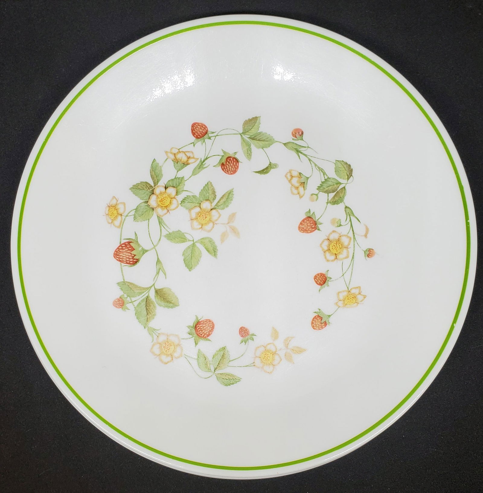 Strawberry Sundae Dinner Plates set of 4: Strawberry Sundae by Corelle. Description: Corelle, Strawberry Plant, Green Band. Discontinued 1983. Set of 4 - 10 1/4 inches Dinner Plates.