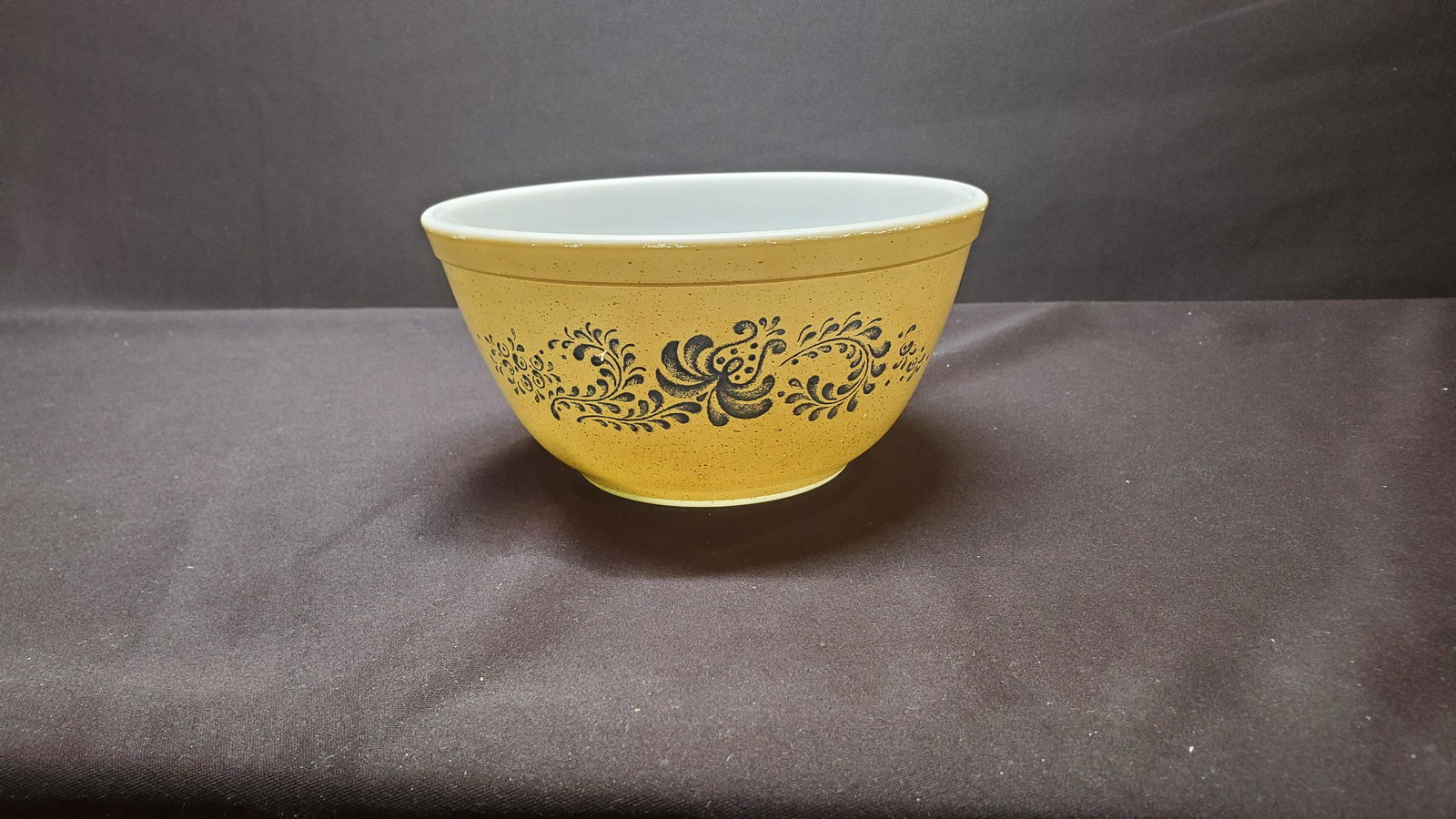 Vintage Pyrex Bowl: Vintage Pyrex Bowl, Vine print