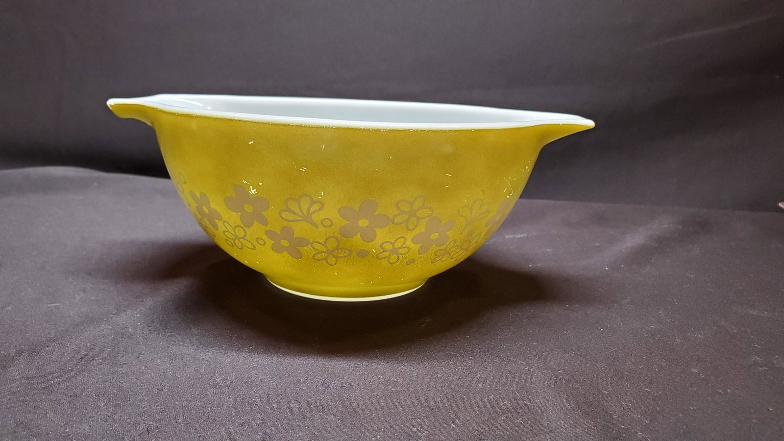 Spring Blossom Green - Crazy Daisy Bowl: Spring Blossom Green - Crazy Daisy Mixing Bowl