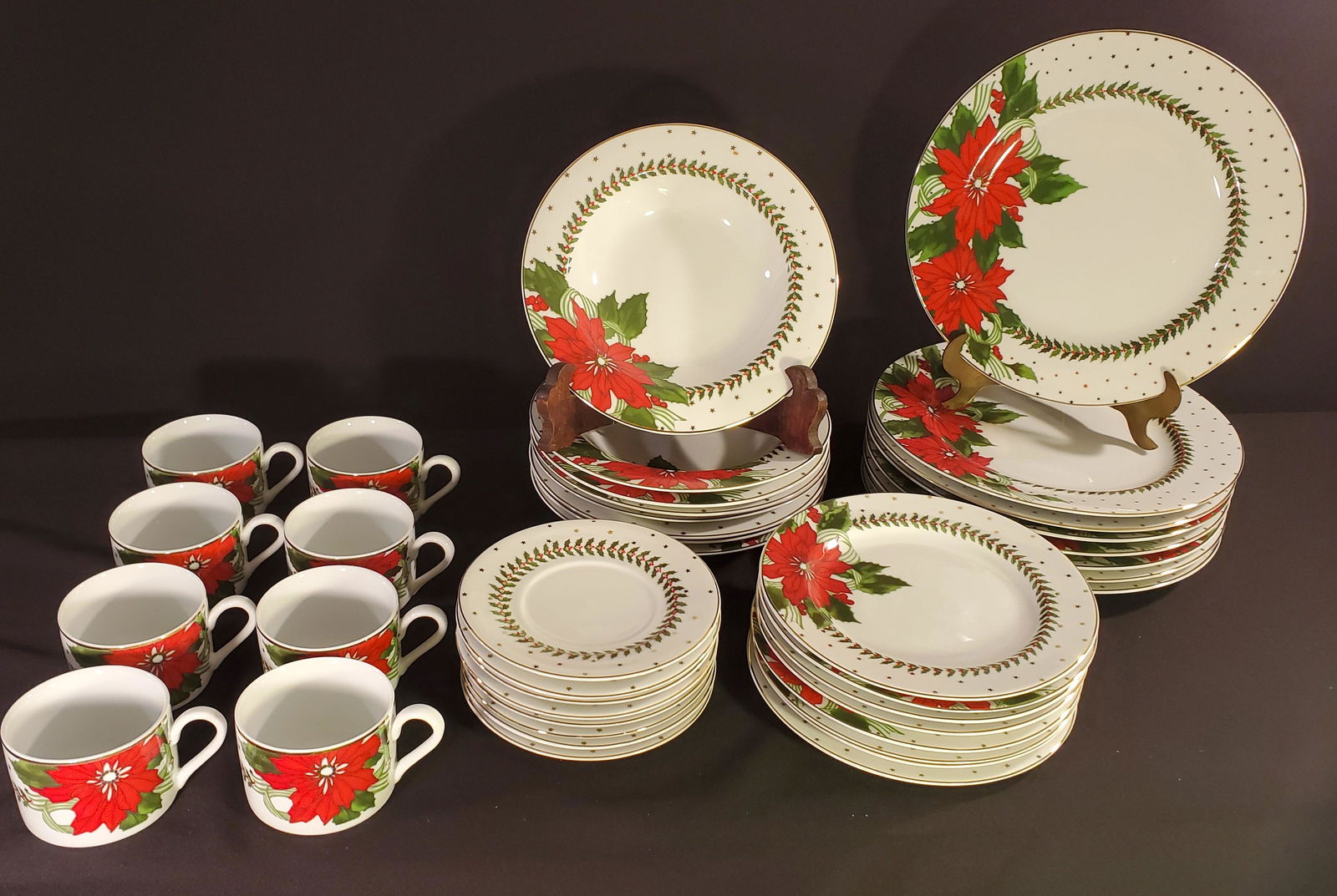 Pontsettias by American Atelier (1 of 3)