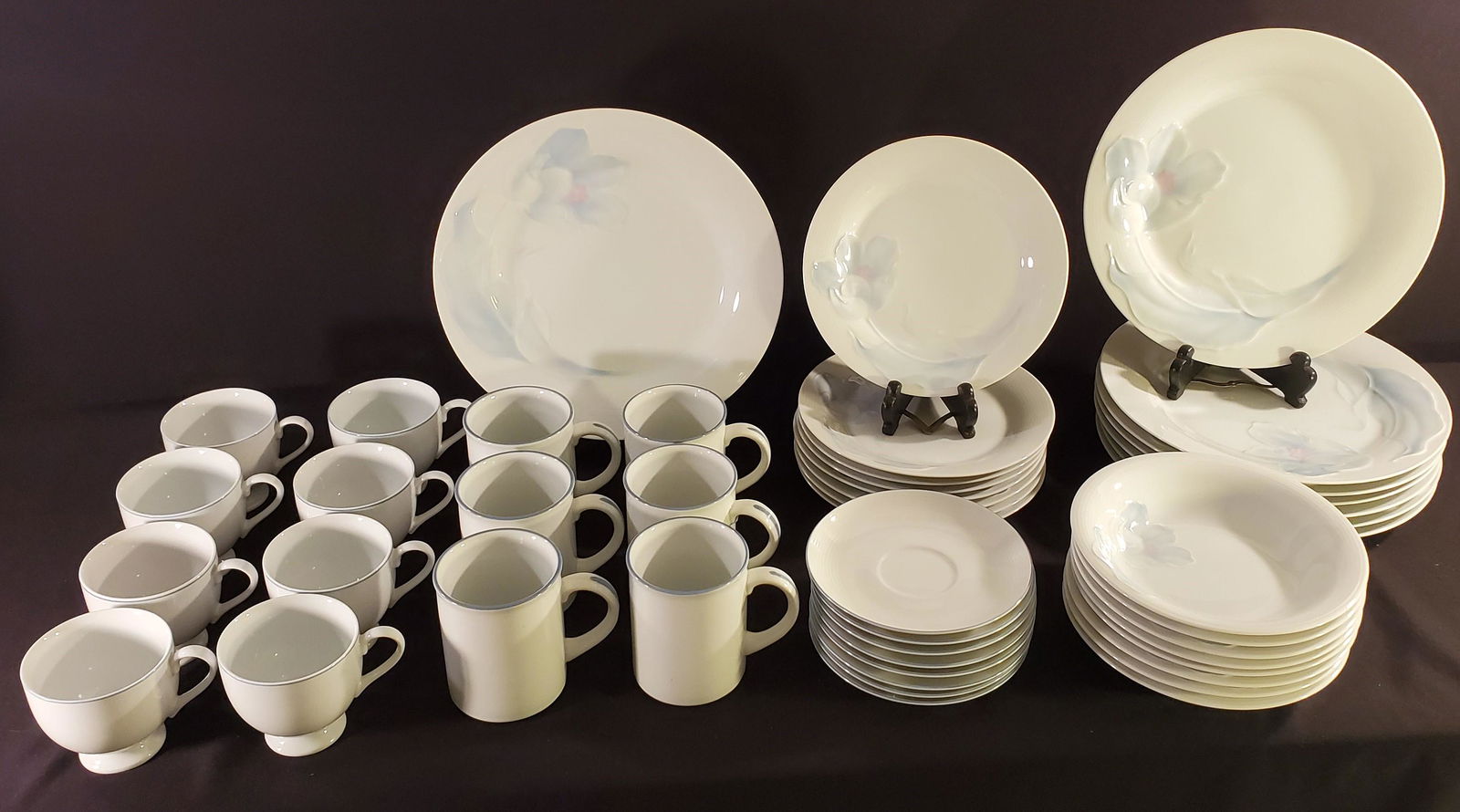 Studio Nova in Tulip Blue (1 of 5)