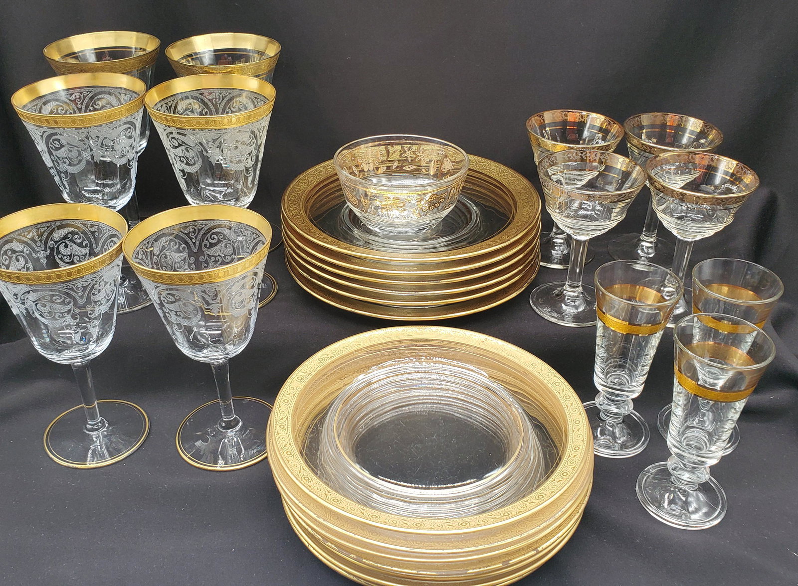 Gold Foil Package: Gold Foil Package includes 13 Dinner/luncheon plates, 6 Wine crystal Glasses with Frosted Etched Design, 4 Champagne crystal Glasses, 3 flute crystal glasses, 4 cordial crystal glasses, 30 pieces tota