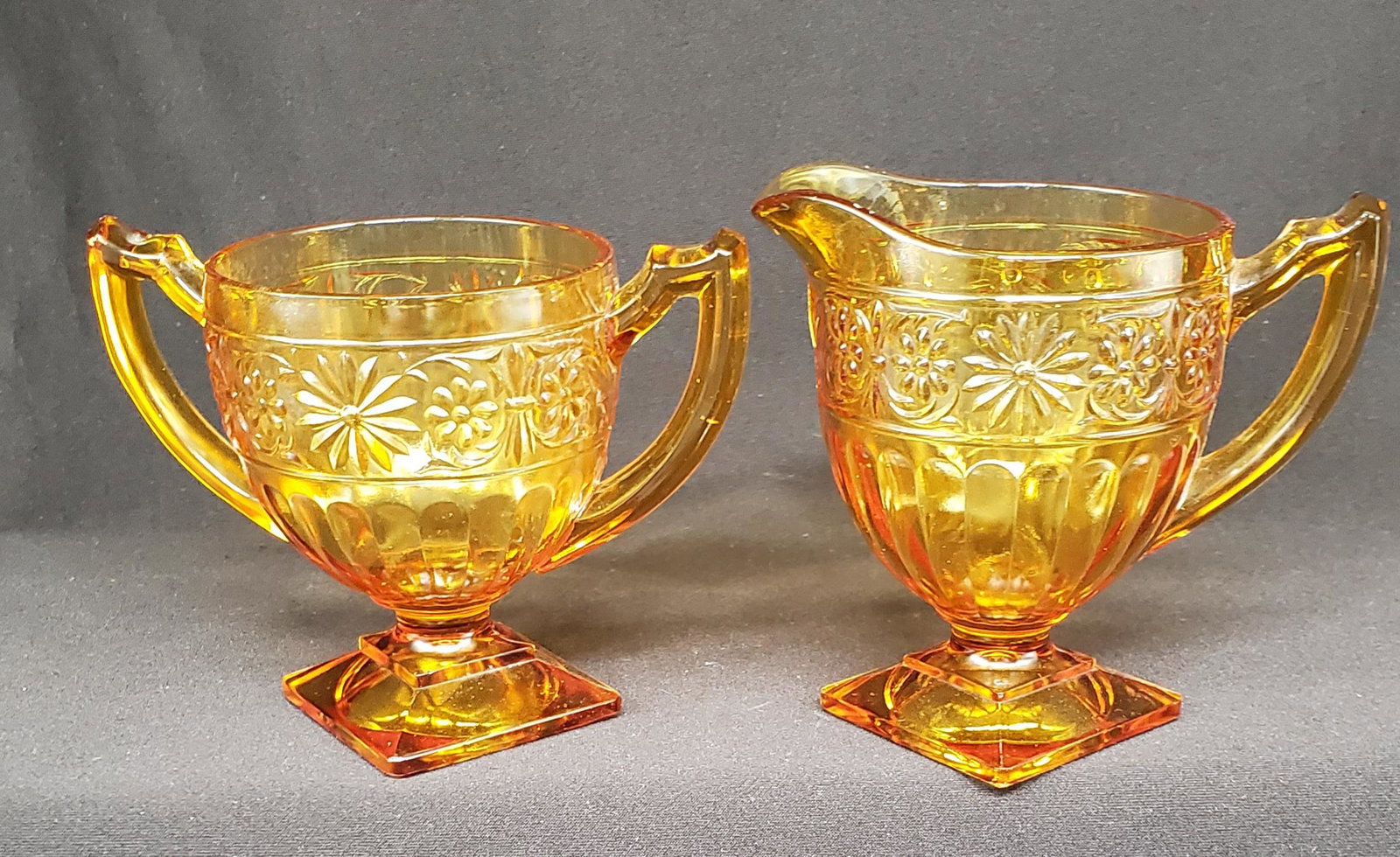 Vintage Indiana glass creamer and sugar bowl set: Vintage Indiana glass co. Amber Glass creamer and sugar bowl set with Daisy pattern, 4inches tall