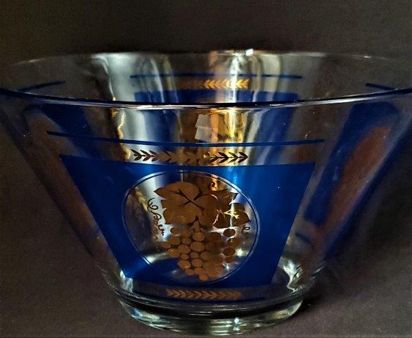 Vintage Anchor Hocking Serving Bowl (1 of 2)