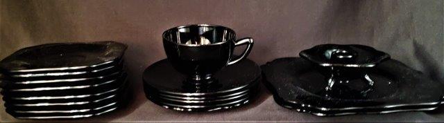 Vintage L.E. Smith "Mount Pleasant" Black Amethyst (1 of 2)